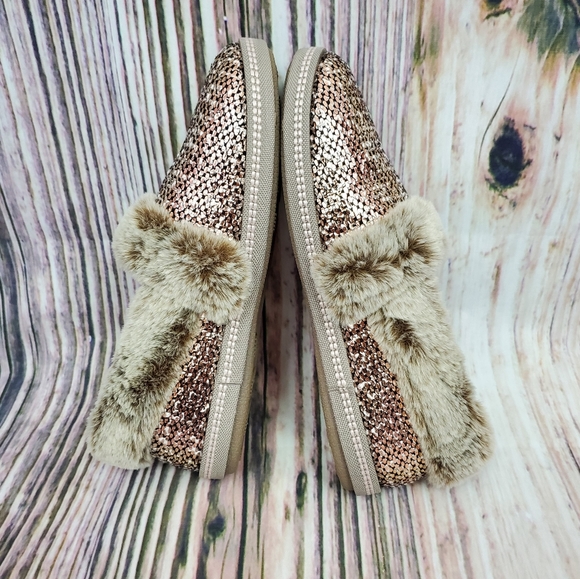 skechers rose gold slippers